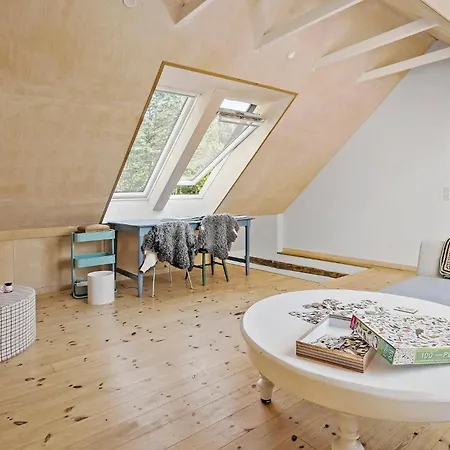 度假居 4 Bedroom Beautiful In 克内贝尔