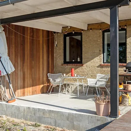 4 Bedroom Beautiful In 度假居 克内贝尔