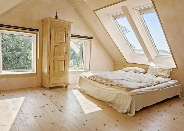 4 Bedroom Beautiful In Holiday home *