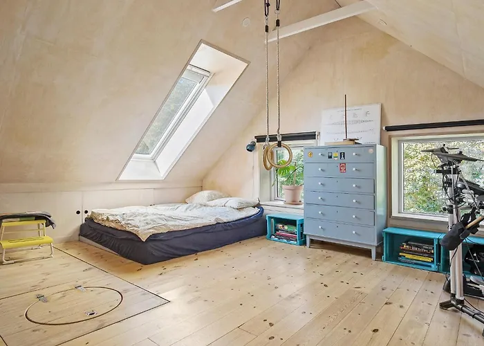4 Bedroom Beautiful In Holiday home
