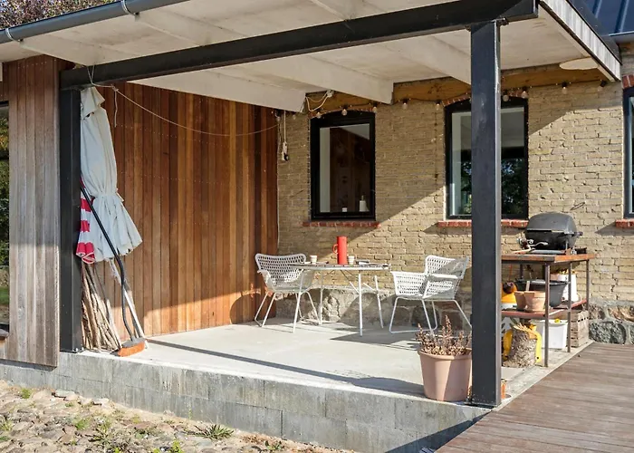 4 Bedroom Beautiful In Ferienhaus Knebel
