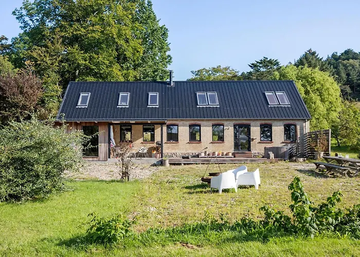 4 Bedroom Beautiful In Knebel